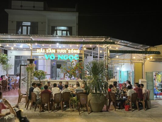 cac-quan-an-ngon-o-vinh-hy-vo-ngoc