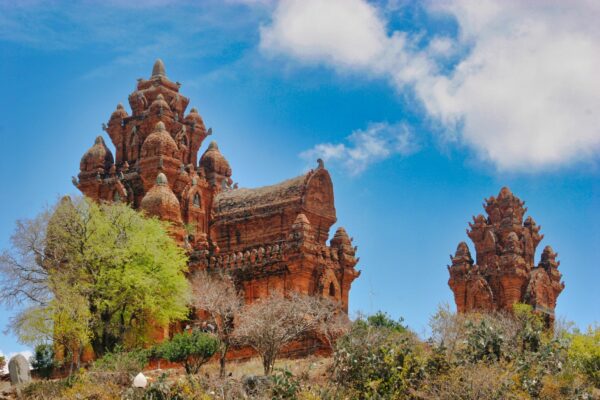 thue xe tham quan thap cham phan rang ninh thuan