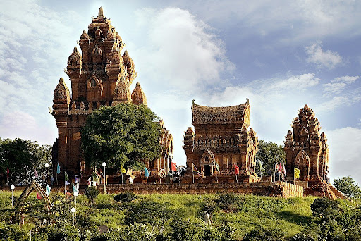 tour-du-lich-tham-quan-thap-cham-poklong-garai-ninh-thuan