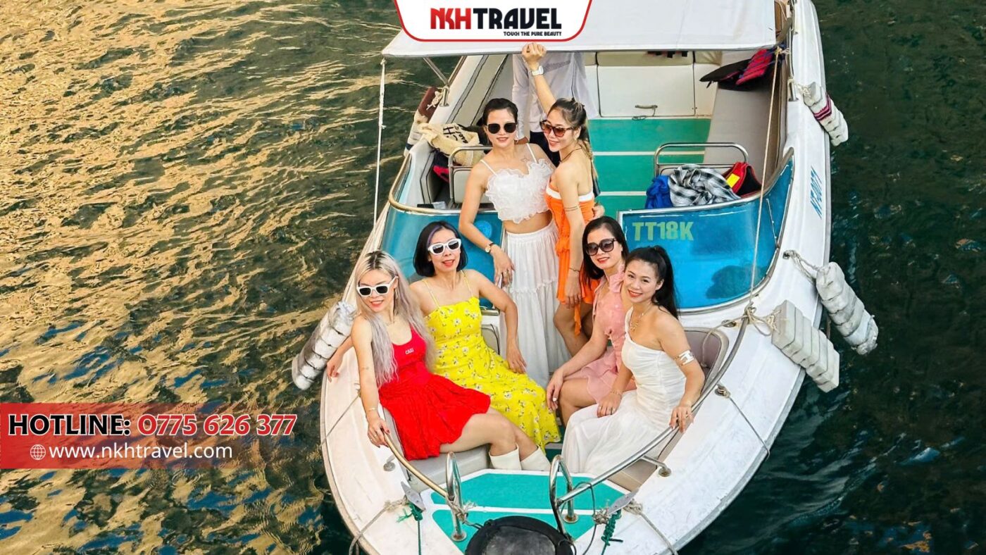 Check in sống ảo trên cano Vĩnh Hy